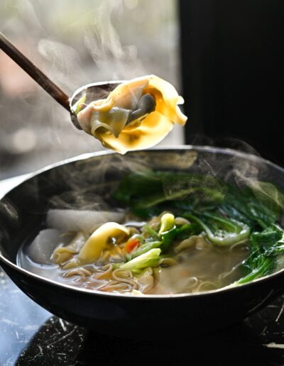 Juicy Hugs (wonton soep) Vega No Vega Rotterdam